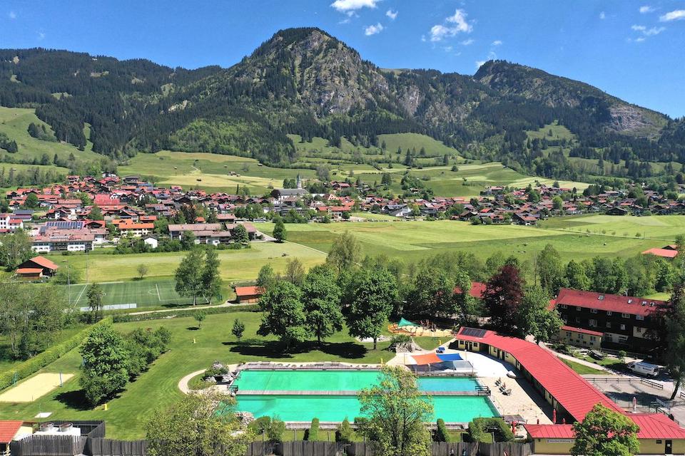 Schwimmen im Naturbad Bad Hindelang